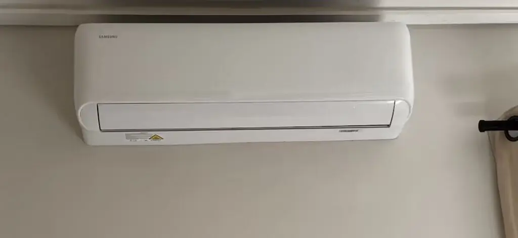 Wall-mounted air-conditioning unit